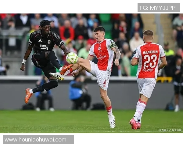 兹沃勒与赫拉克勒的激烈对决揭示了足球战术的博弈与球队实力的较量